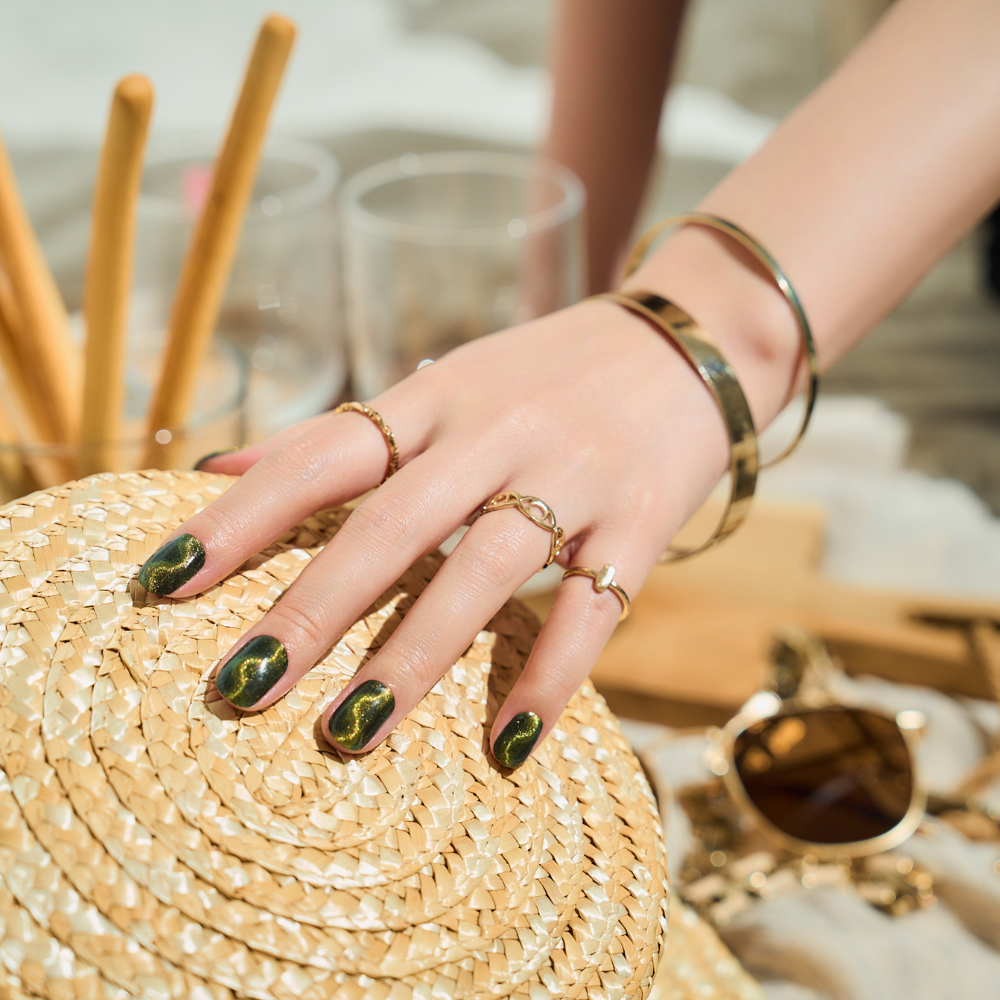 Load image into Gallery viewer, Wave Gold Magnet