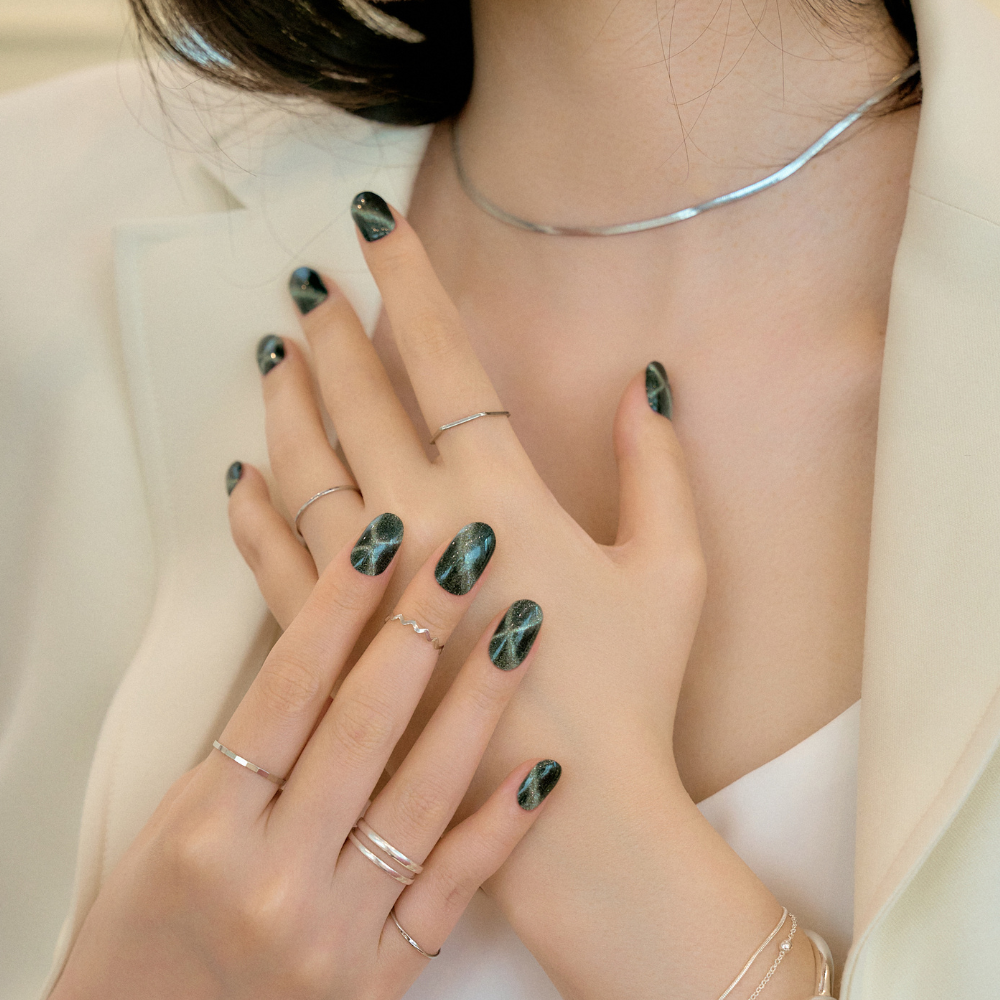 Load image into Gallery viewer, Cross Black Magnetic